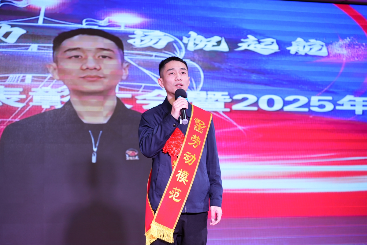 29-第四工程公司劉澤錕代表先進(jìn)個(gè)人發(fā)言.jpg